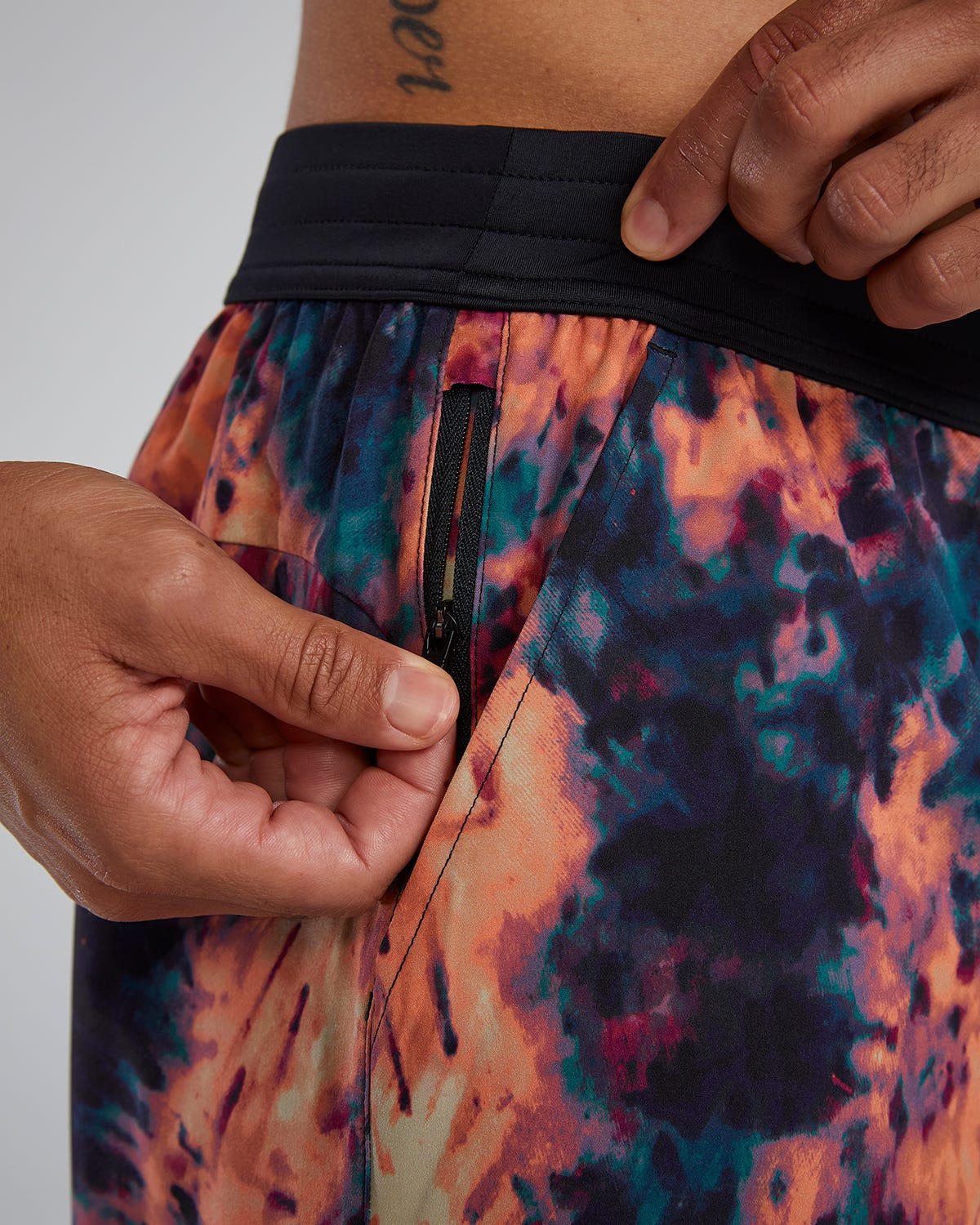 TYR Hydrosphere¨ - Men's Unbroken Shorts - Unlined 5" - Solid