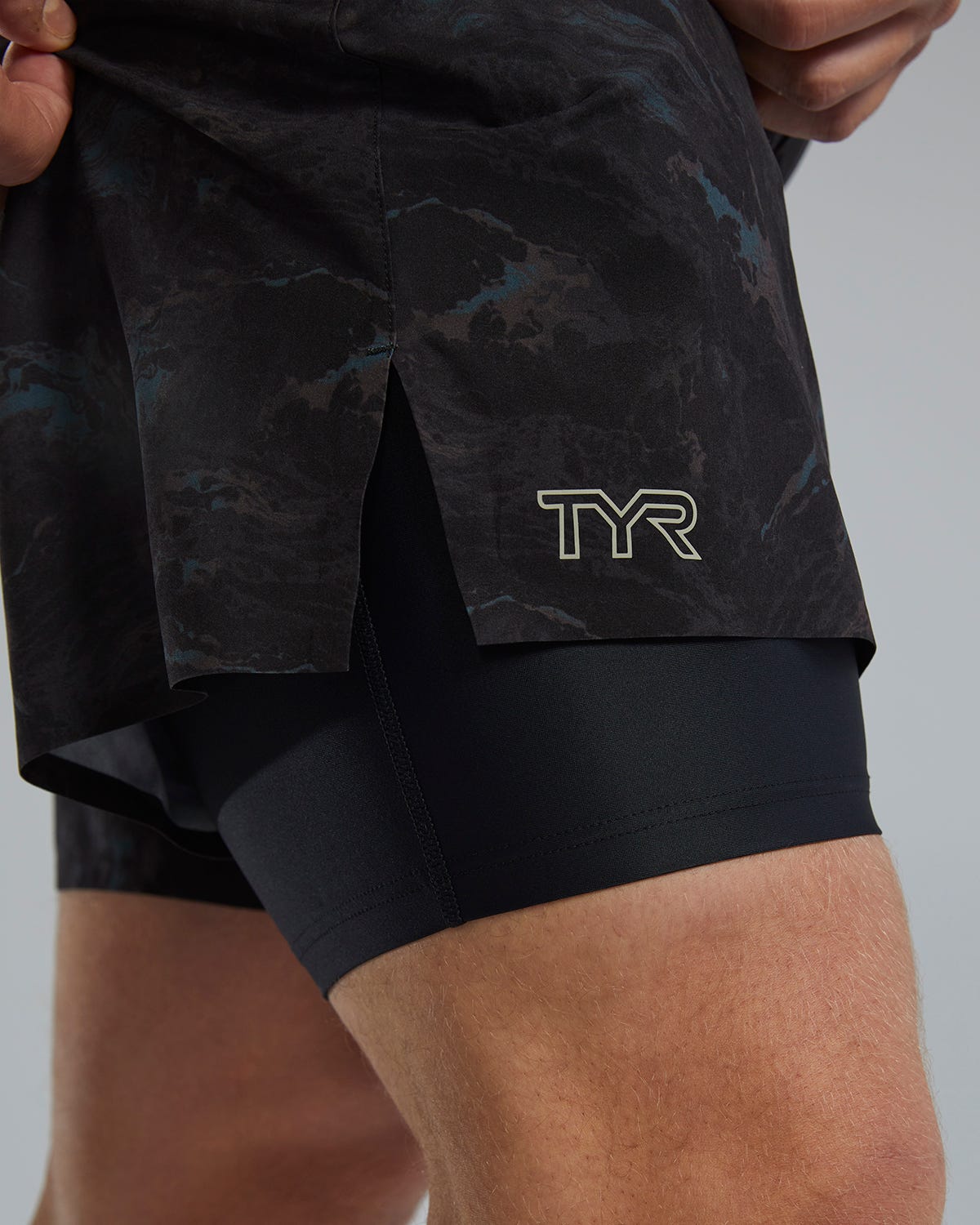  TYR Hydrosphereª Men's Lined 7" Unbroken Shorts - Meteorite