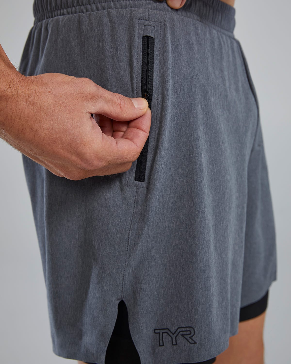  TYR Hydrosphereª Men's Lined 6" Momentum Shorts - Solid