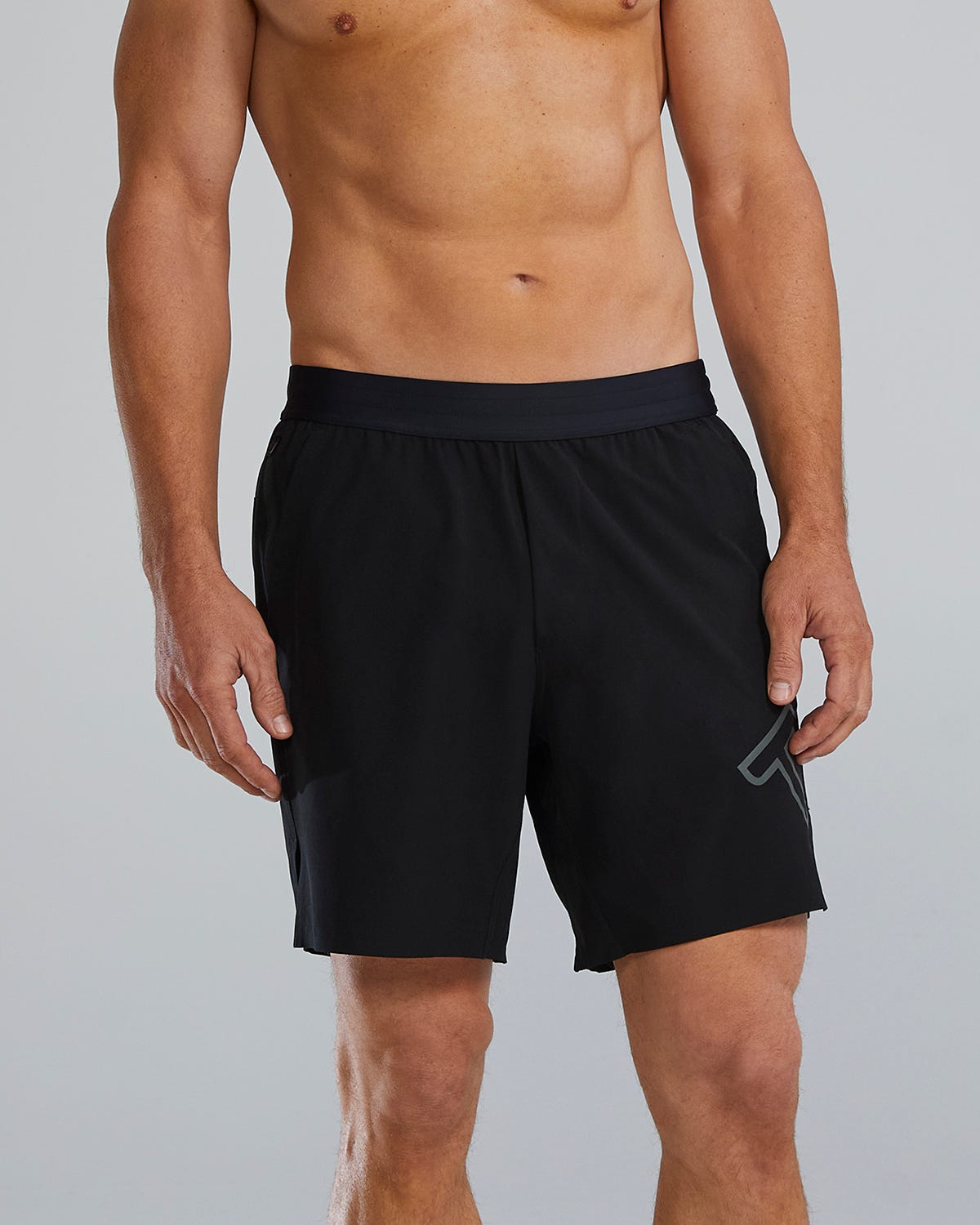  TYR Hydrosphereª Men's Lined 7" Unbroken Big Logo Shorts - Solid