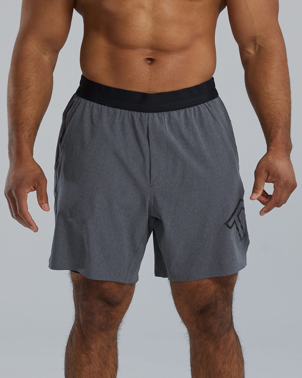  TYR Hydrosphereª Men's Lined 7" Unbroken Big Logo Shorts - Solid