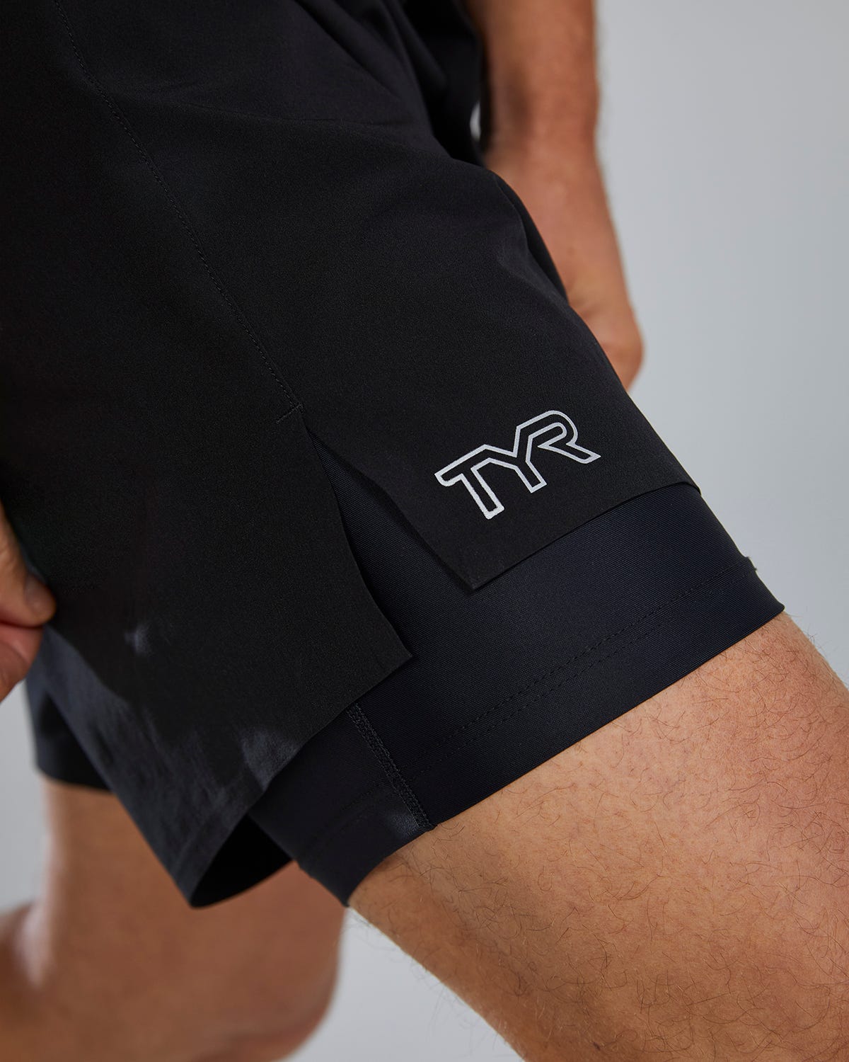  TYR Hydrosphereª Men's Lined 7" Unbroken Shorts - Solid