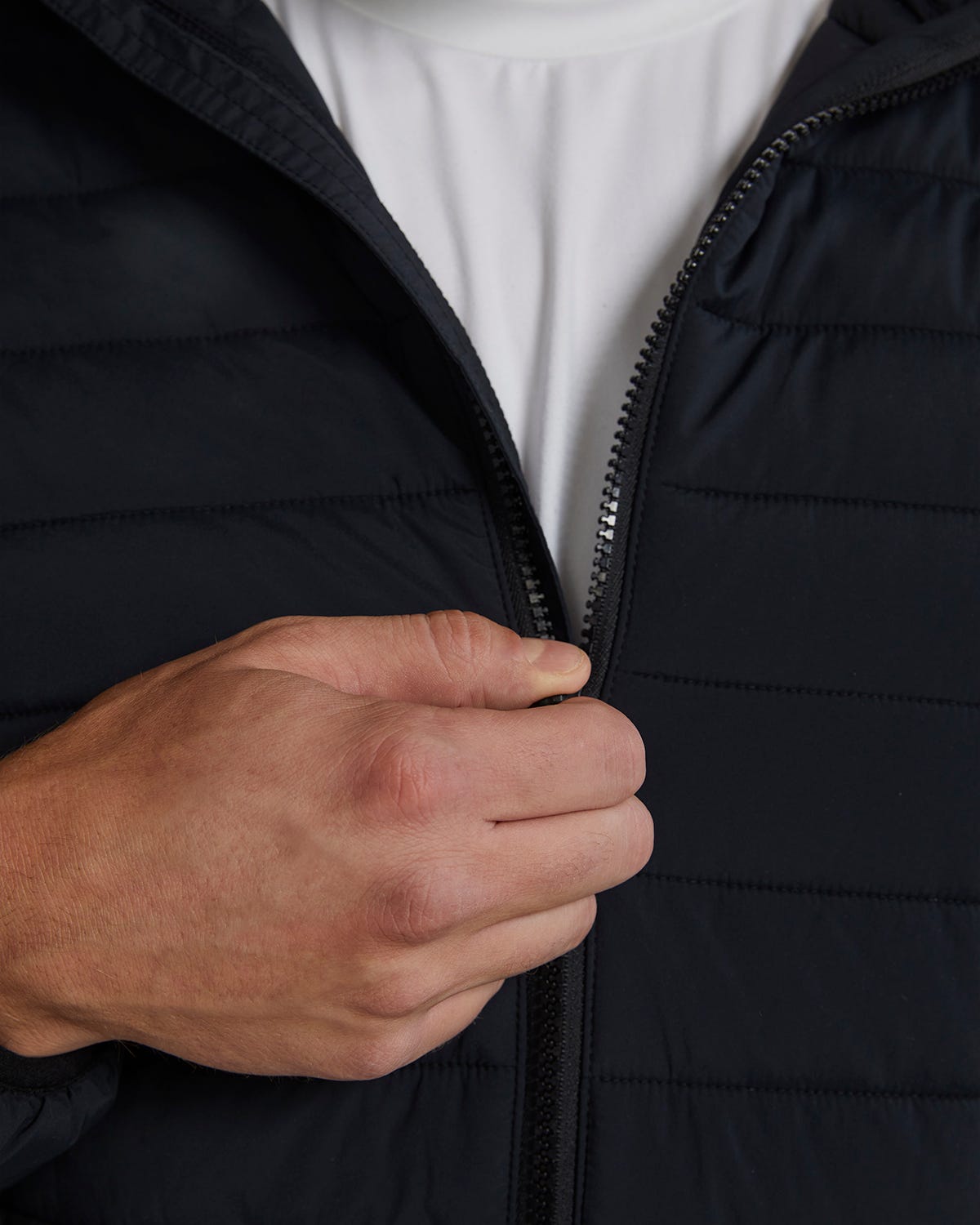 TYR Hydrosphereª Men's Mission Puffer Jacket