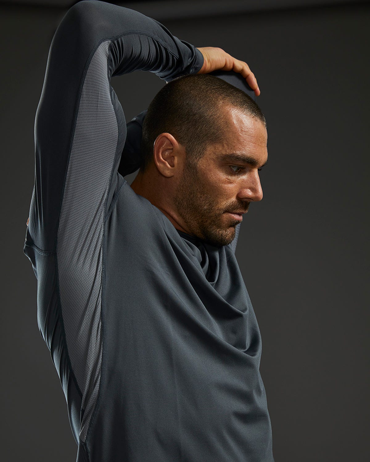  TYR SunDefense™ Men's Vented Long Sleeve Crew Shirt - Solid